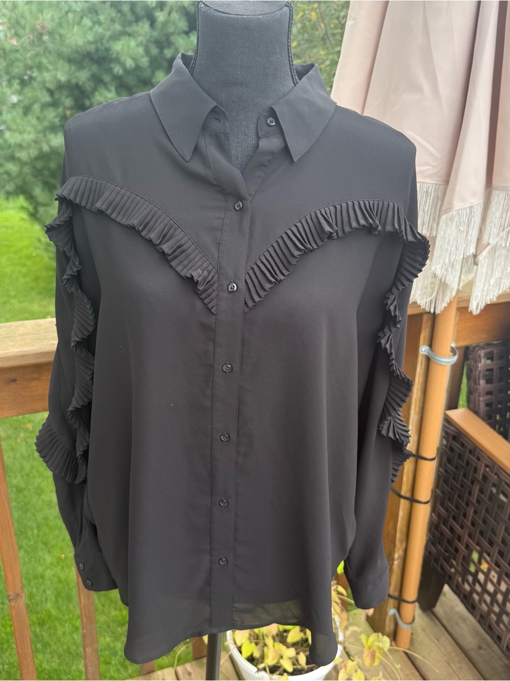 Express Women's Black Chiffon Collared Ruffle Button-Up Blouse Sz M Western
